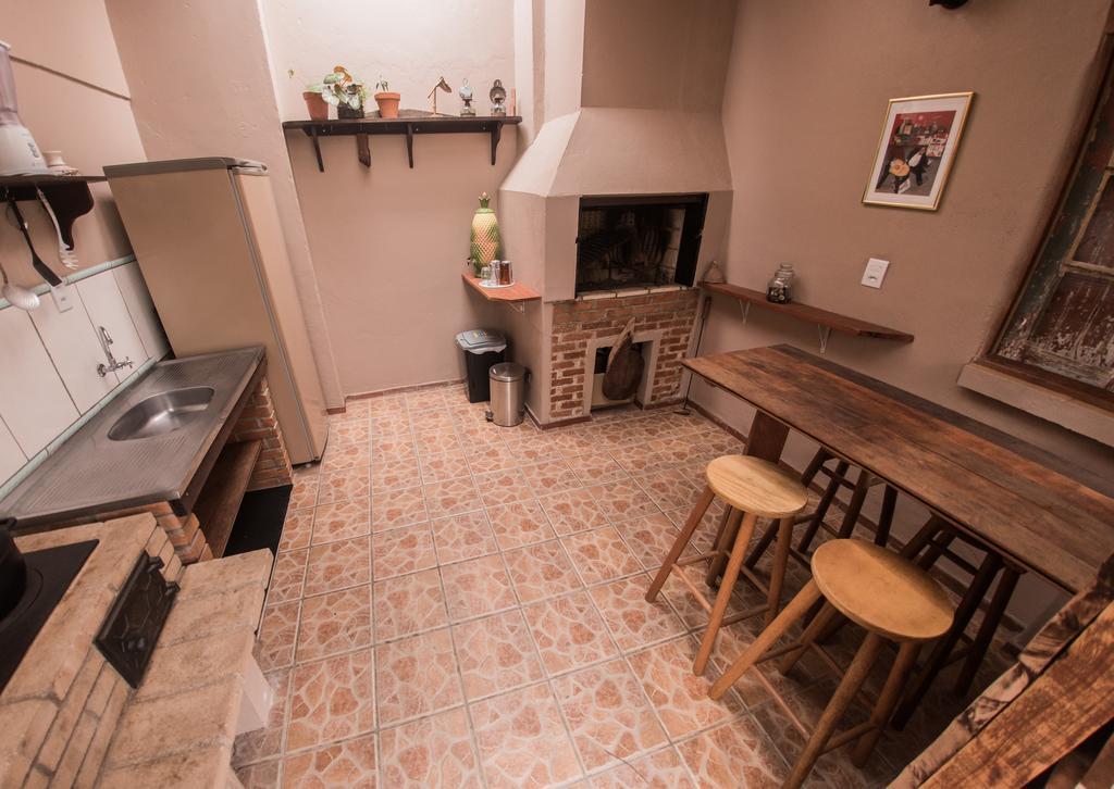 Frida Casa Hostel Пелотас Экстерьер фото